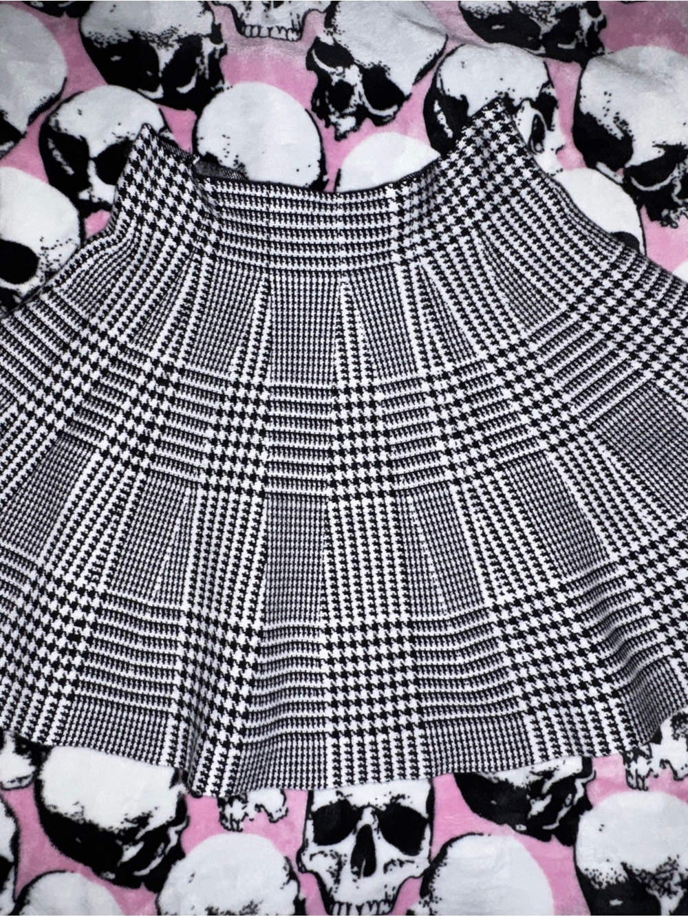 High-Waist Black & White Plaid Skater Skirt - Picture 4 of 7